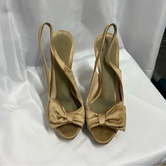 Prada satin Gold Slingback Heels with Bow - Picture 3 of 6